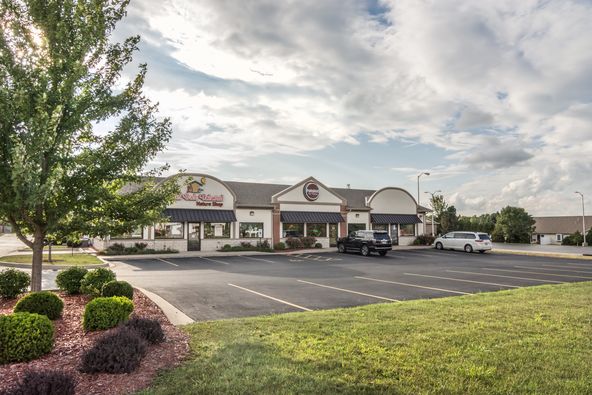 THE CORNER OF WILLOW AND RADNOR - SF - PHASE 3: Corner Of Radnor Road & Willow Knolls Road, PEORIA, IL 61615